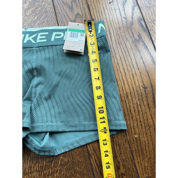 $35 NEW Nike Pro Women's 3" Printed Mid-Rise Training Shorts Green FN3344-361 XL - Picture 4 of 7